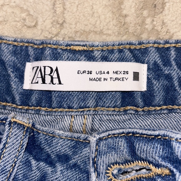 NWOT Zara distressed mom jean - Picture 3 of 4